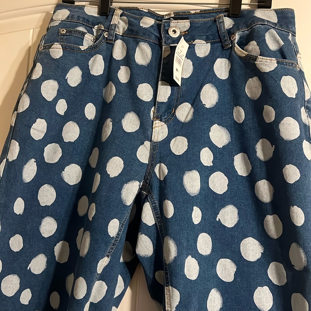 NWT POLKA DOT CAPRIS from a smoke/pet free home. Size 14W and I also have a 12W.